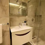 Apartman Theatro *
